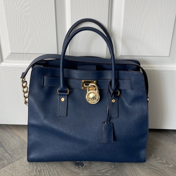 Michael Kors Navy Excellent Cond Large Hamilton Tote/ MK Dust Bag included - Picture 4 of 16